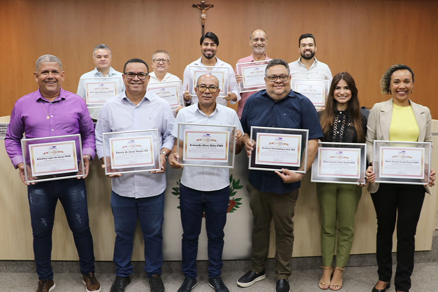 Câmara Municipal realiza café da manhã e entrega de moções de aplauso a vereadores eleitos e reeleitos